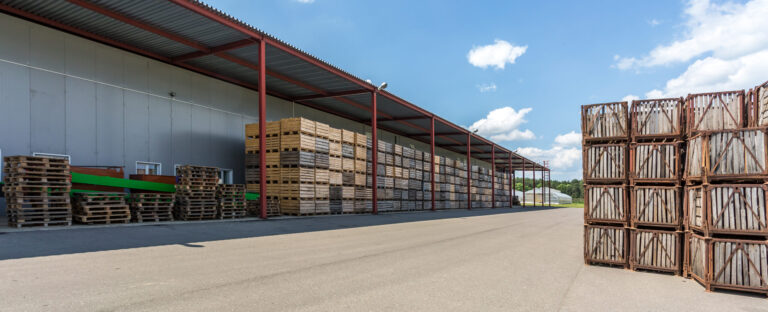 Cross docking services at a warehouse