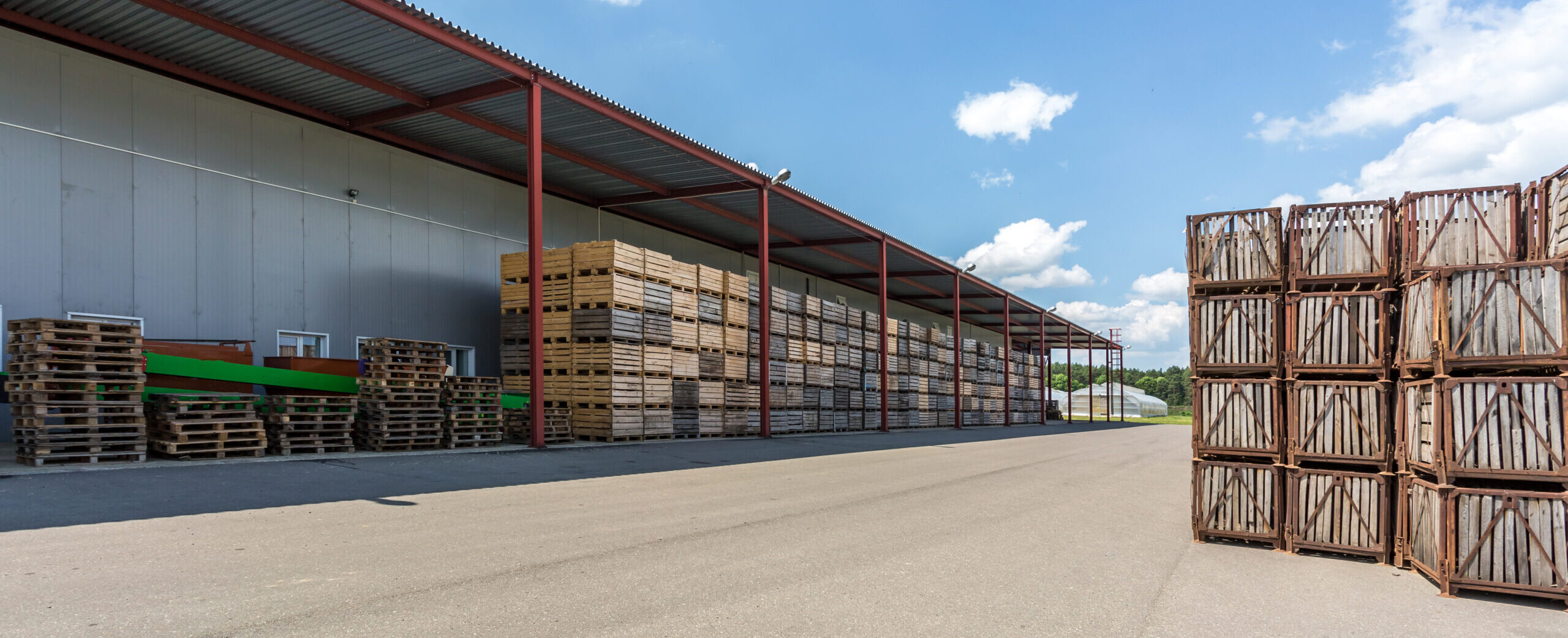 Cross docking services at a warehouse