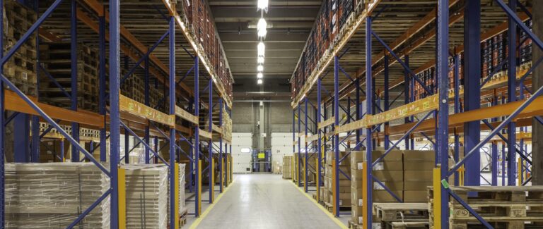 how do warehouse aisles work